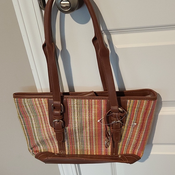 New without tags. Etienne Aigner Straw leather shoulder bag  . - Picture 9 of 9